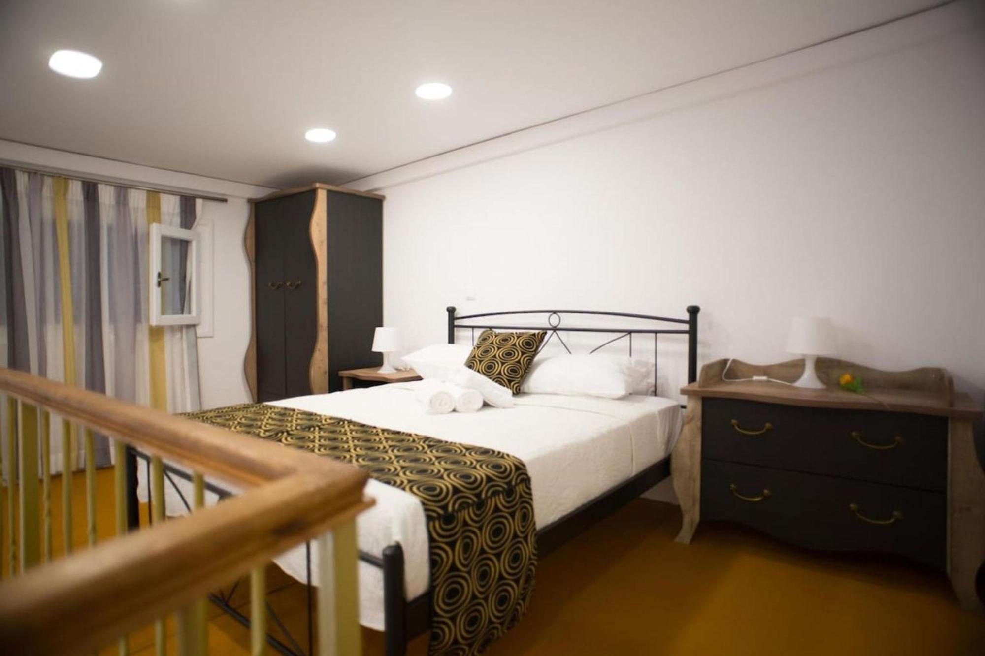 Aimou Studio'S Apartment'S Piraeus Bagian luar foto